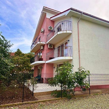 Vila Lucy Costinesti Hotell Exteriör bild
